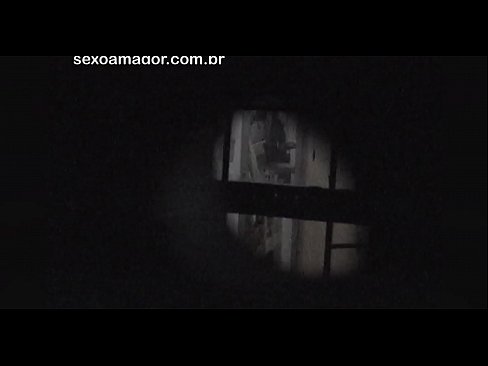 ❤️ Блонді таємно знімає на відео сусідський вуайерист, прихований за порожнистими цеглами ❌ Секс-відео у нас ❌❤